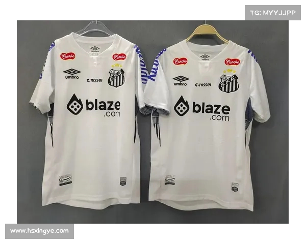 巴西球迷赛后齐唱战歌桑托斯豪气抛球衣致敬观众